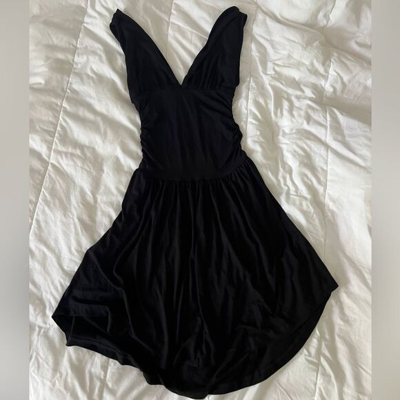 ASOS DESIGN plunge curve hem mini dress with ruched waist in black black size 2 - Picture 5 of 10